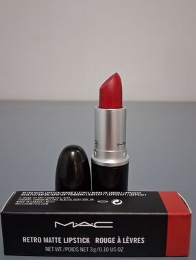 MAC Cosmetics Retro Matte Lipstick -Ruby Woo